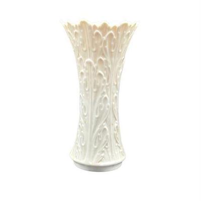 Lot 040  
Lenox Accents Woodlands Vase