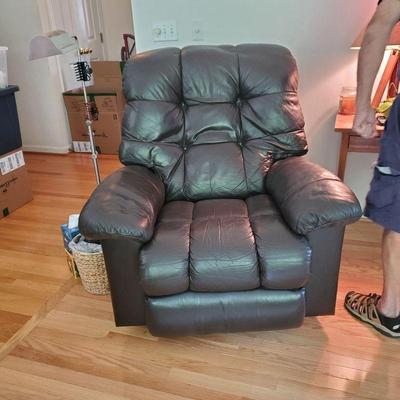 lazy boy pair of leather recliners