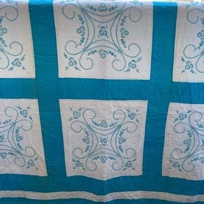 Handstiched Vintage QUILT

