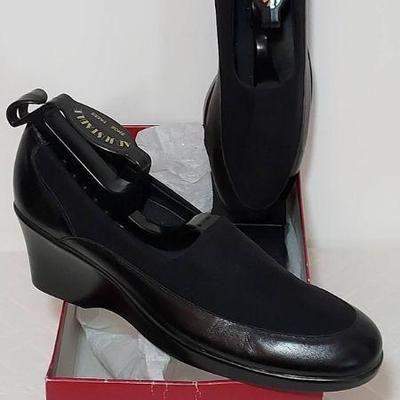Munro Kayla Black Stretch Walking Wedge (Size 9)
