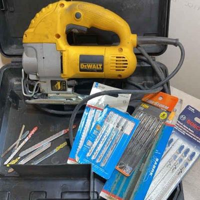 DW317 DEWALT Orbital Jigsaw Jig Saw With Many New & Used T-Shank Blades 