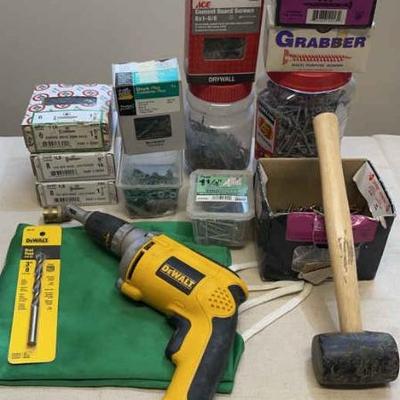 DeWALT DW272 Drywall Screwdriver * Misc. Screws * New Green Apron 