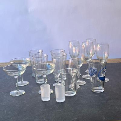 (18PC) MISC GLASS WARE | 4 wine glasses 4 glass cups 2 shot glasses 1 solo cup 3 Cham board cocktail glasses 2 small wine glasses. - h....