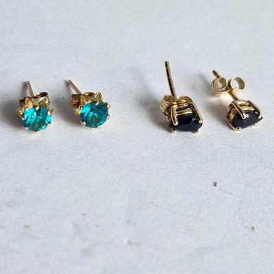 2 Pairs of Gold Stud Earrings
