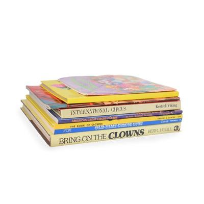 Lot Of 8 Assorted Magazines & Books About Circus & Clowns