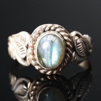 925 Sterling Silver & Labradorite Ring