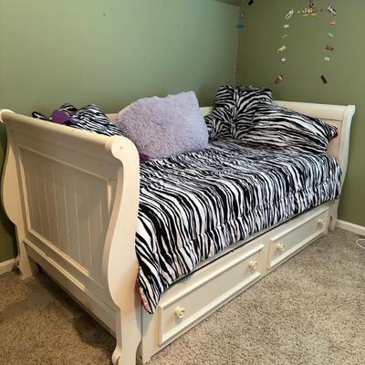 Trundle bed