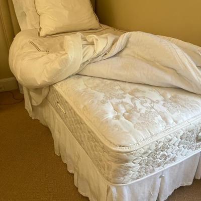 TWIN MATTRESS/BOXSPRING