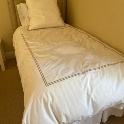HOTEL TWIN LINENS