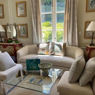 ROUNDED COUCH
GLASS TABLE
2 SLIPPER CHAIRS