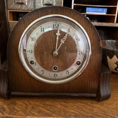 Oak mantle clock 