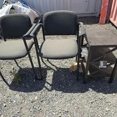 #80302 • (2) Chairs & Endtable
