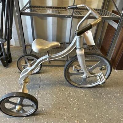 #5132 • Metal Tricycle
