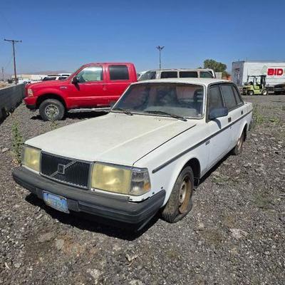 #390 • 1986 Volvo 240
