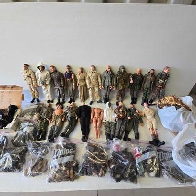 #8162 • Military Action Figures with Accessories
