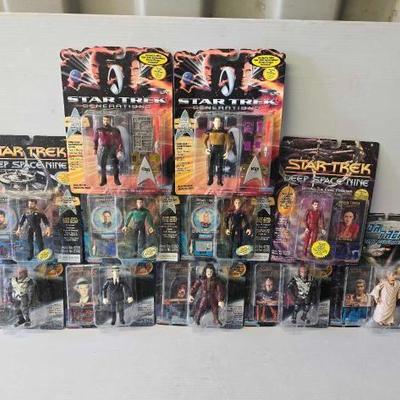 #8146 • (11) Playmates Star Trek Action Figures
