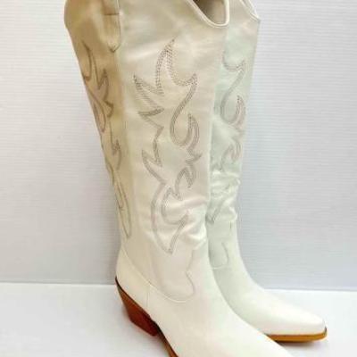 #3022 • (2) Women’s White Cowboy Boots
