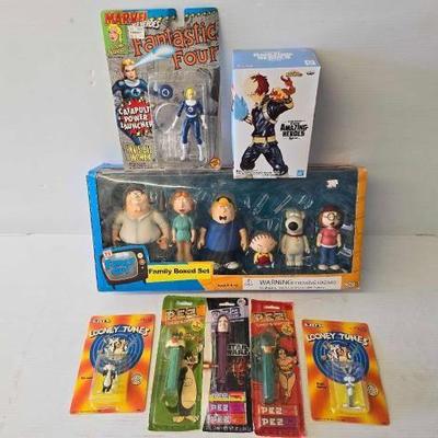 #8576 • Action Figures and Pez Dispensers
