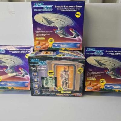#8122 • (4) Playmates Star Trek The Next Generation Model Toys
