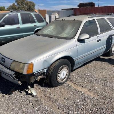 #400 • Ford Taurus Wagon
