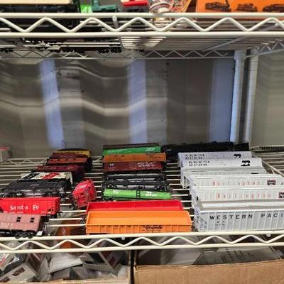 #4126 • (25) HO Scale Model Trains
