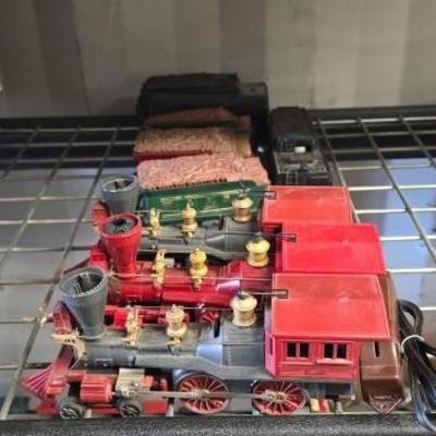 #4090 • (4) Lionel Locomotives and (5) Train Cart Models
