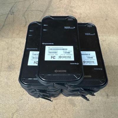 #2826 • 17 Kyocera Verizon Cell Phones
