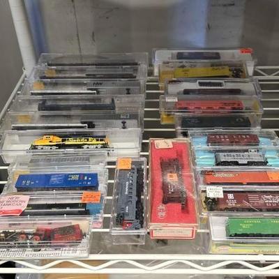#4124 • (22) N Scale Model Trains
