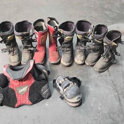 #2864 • Dirt Bike Boots & Gear
