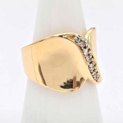 #704 • 14K Gold Diamond Ring, 8.49g
