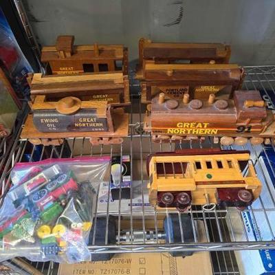 #4066 • (7) Great Northern Wooden Train Models
