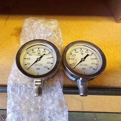 #6058 • (2) McDaniel Controls Inc 316 SS Tube and Socket 0-5000 PSI Pressure Gauges
