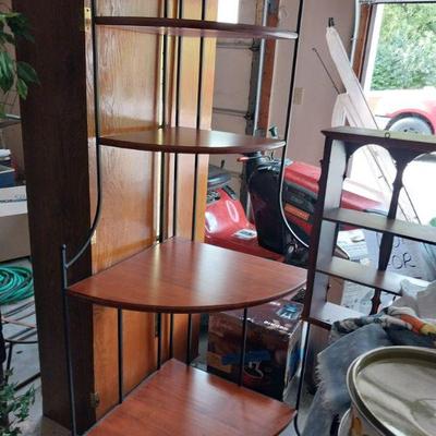 Corner shelf
