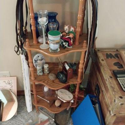 Corner shelf