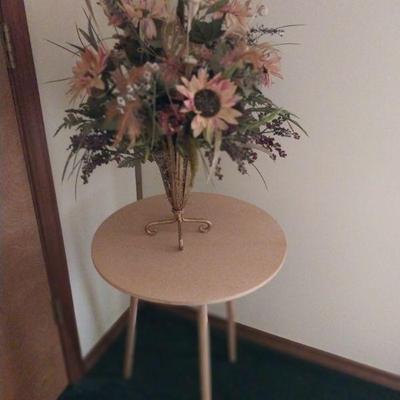 Table and flower arrangements 