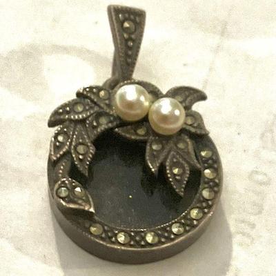 STERLING SILVER PENDANT Marked 925
