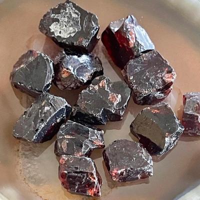 (12) Pieces Of Natural Raw Red Garnet - 169 Carats 