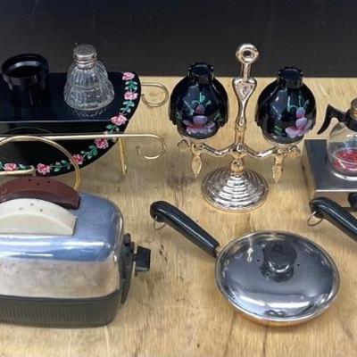 (4) Sets Of Vintage Collectible Salt And Peppers - Toaster, Coffee Pots, Lamp, Sauce Pans, Tea Cart