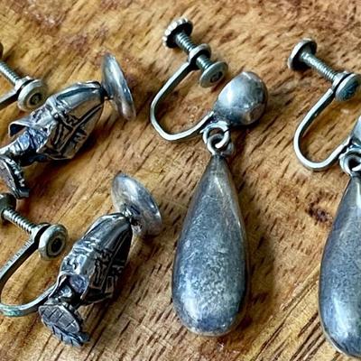 2 Pairs Of Vintage Mexico Sterling Silver Screw Back Earrings - Total Weight 12.1 Grams 