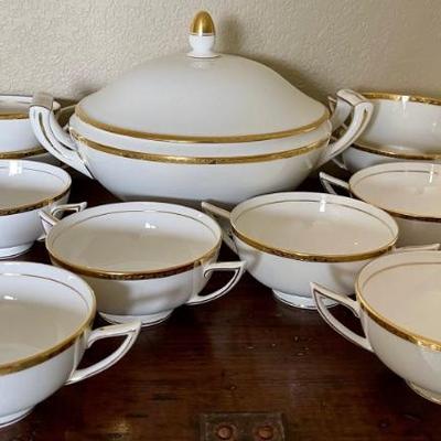 Minton Bone China Golden Heritage Soup Tureen & (10) Double Handled Soup  Bowls 