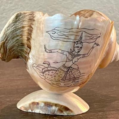 Antique Nautilus Shell Scrimshaw Footed Ashtray With Thailand Princess