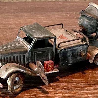 A Tri-Ang Minic Tinplate & Clockwork Military Searchlight Lorry With Key Made In England (as Is) 