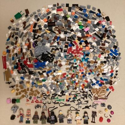 MMF137 Over 1 Pound Of Lego’s Including 9 Mini Figures