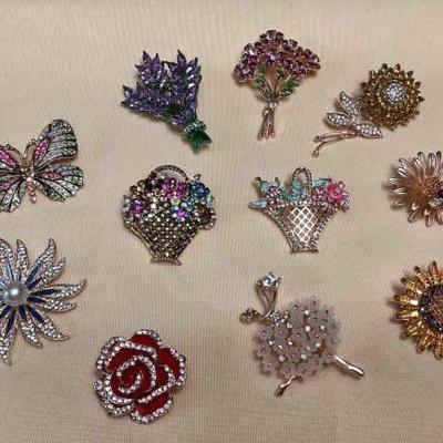 MMF150 Eleven Beautiful Costume Jewelry Brooches
