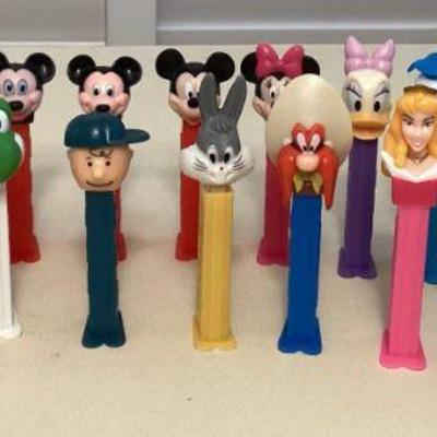 MMF116 Twenty-Two Collectible Pez Dispensers