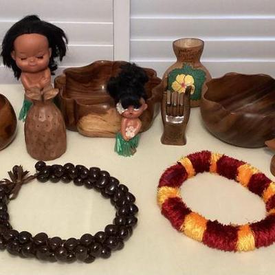MMF025 Vintage Hawaiian Themed Collectibles 