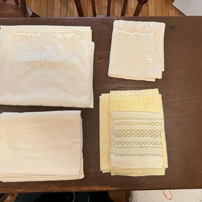 Mixed MCM Tablecloths & Linens
