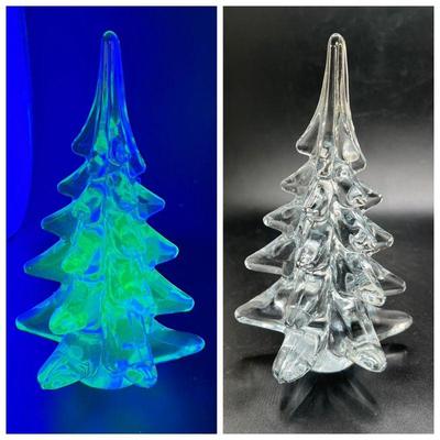 Vintage Silvestri Art Glass Christmas Tree
