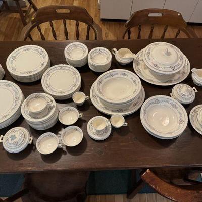 Monticello Dinner Set
