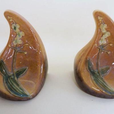 1041	ROSEVILLE ART POTTERY *WINCRAFT* BOOKENDS, APPROXIMATELY 7 IN HIGH
